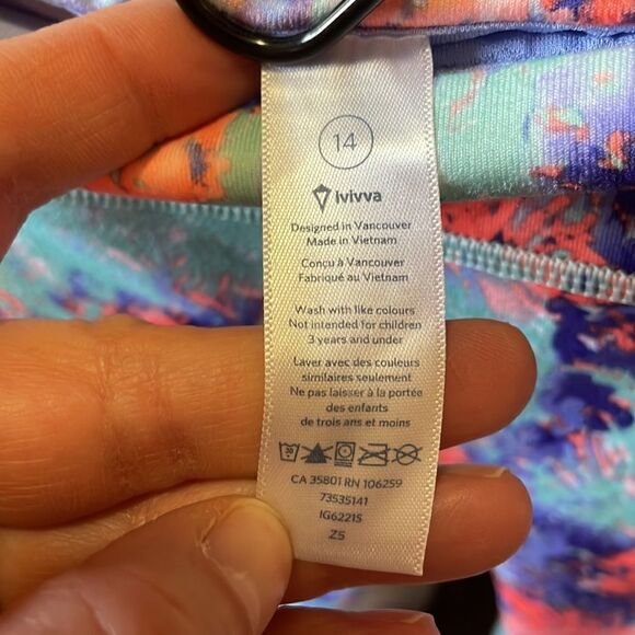 ivivva by Lululemon Wild Daze Grapefruit Rhythmic Crop Legging - Picture 8 of 9